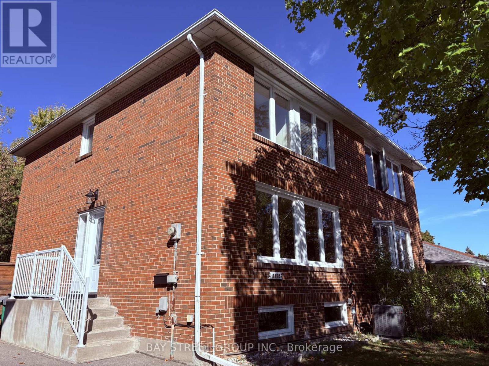 2175 Wiseman Court, Mississauga (Clarkson), Ontario  L5J 1P3 - Photo 3 - W12449872