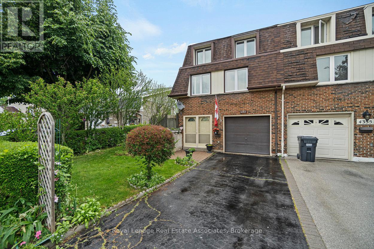 4353 Brandon Gate Drive, Mississauga, Ontario  L4T 3K6 - Photo 3 - W12435078