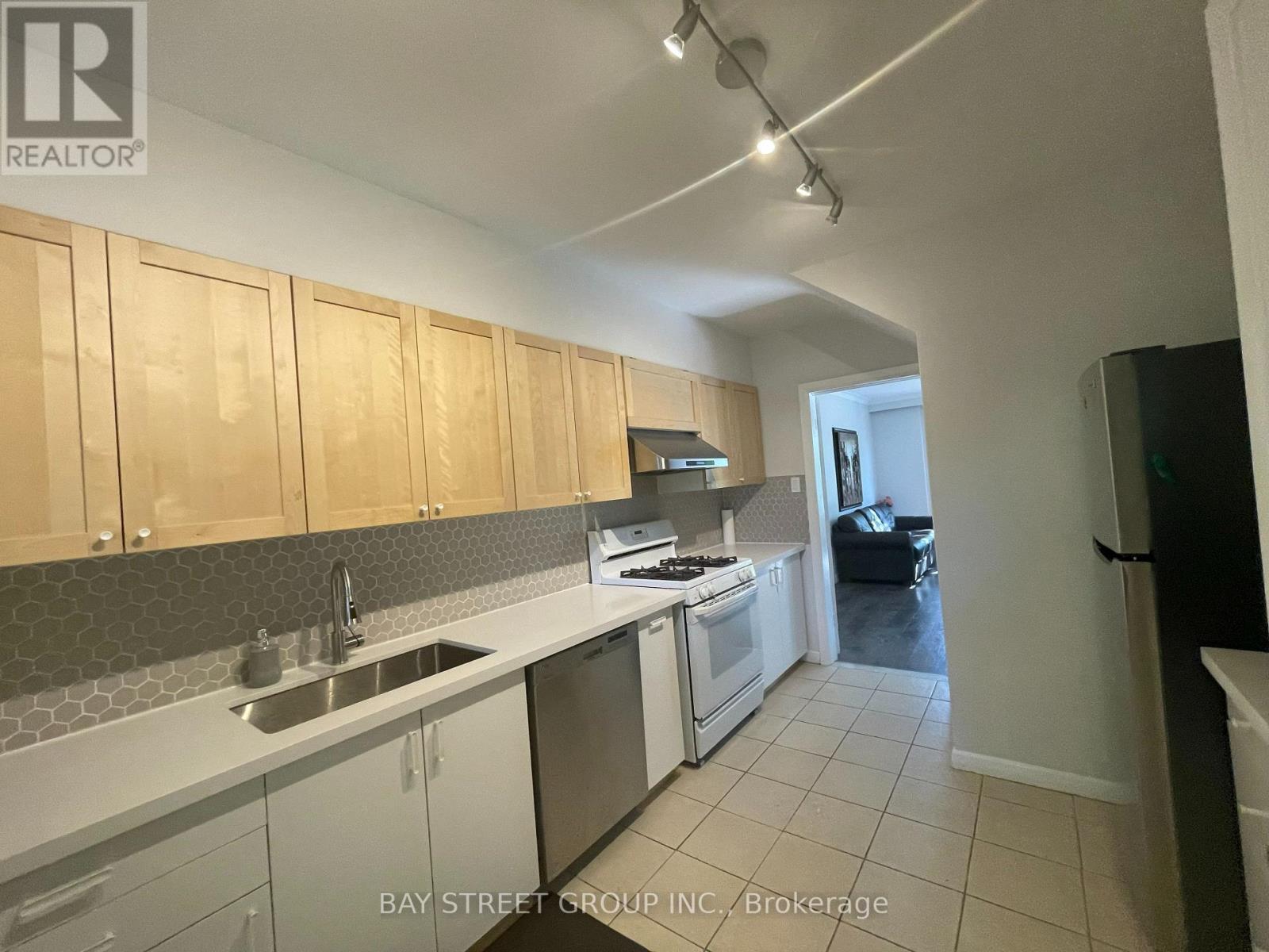 2175 Wiseman Court, Mississauga (Clarkson), Ontario  L5J 1P3 - Photo 13 - W12449872