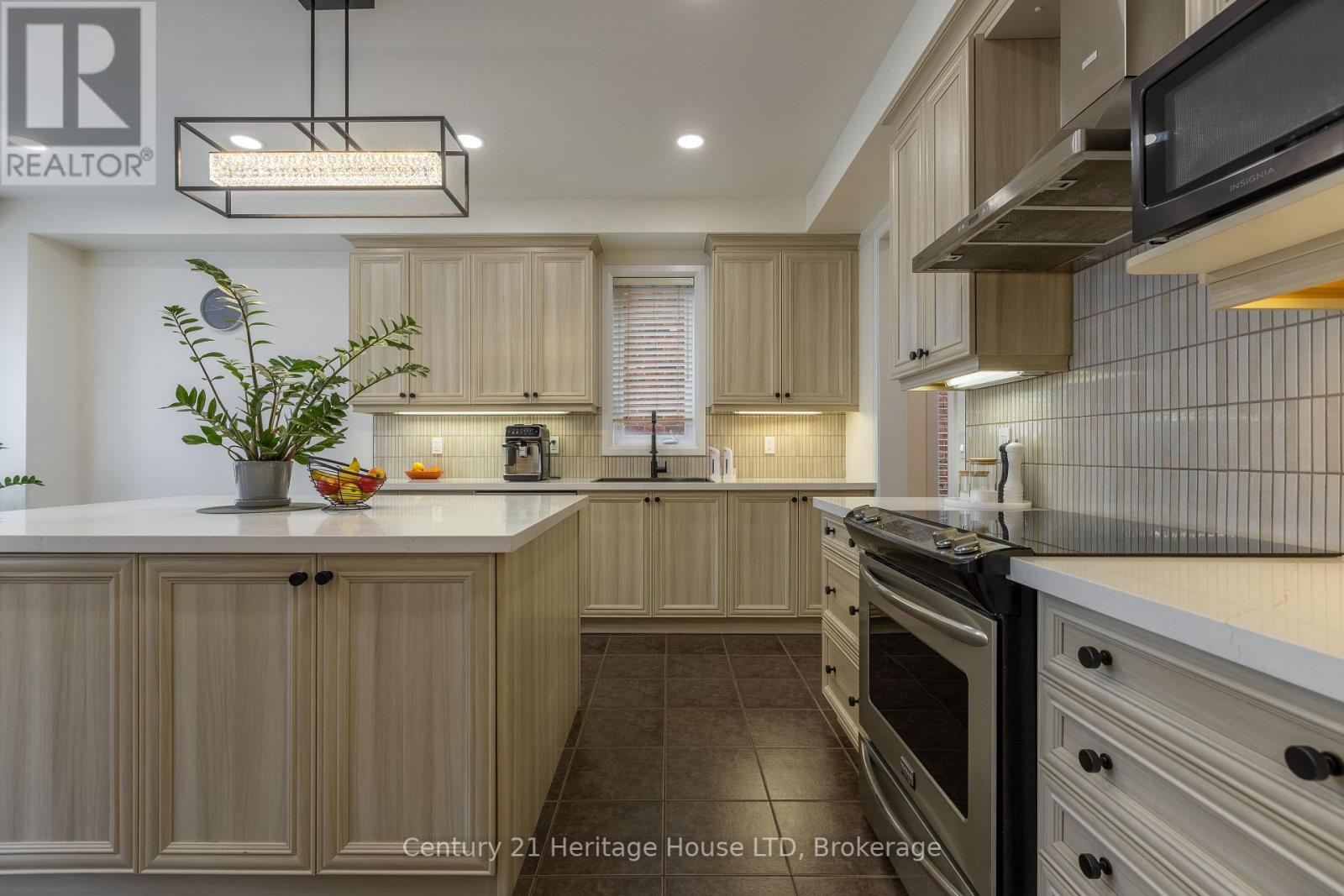 5 Juneberry Road, Thorold, Ontario L2V 0B2 - Photo 10 - X12430125