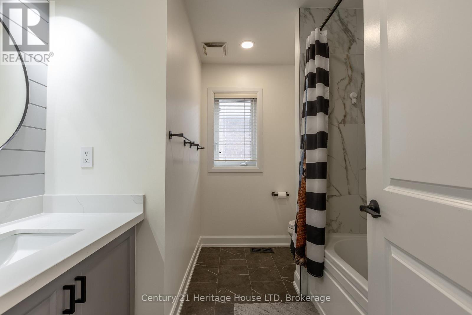 5 Juneberry Road, Thorold, Ontario L2V 0B2 - Photo 23 - X12430125