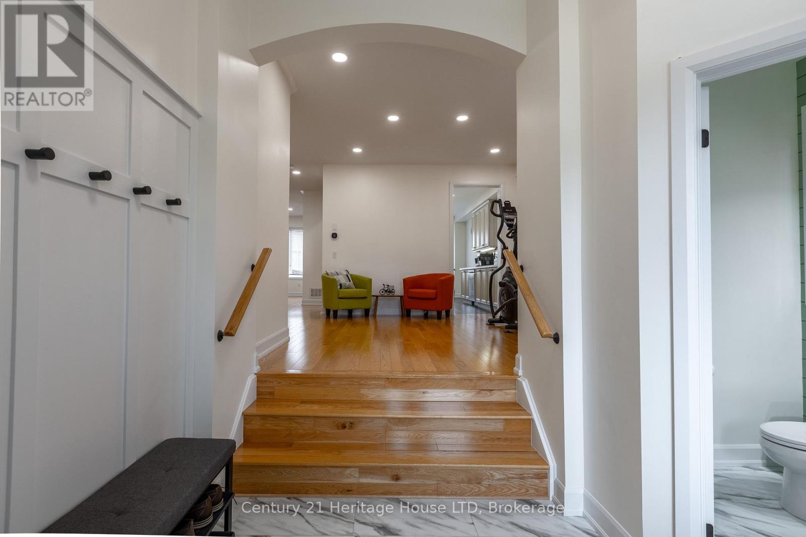 5 Juneberry Road, Thorold, Ontario L2V 0B2 - Photo 6 - X12430125