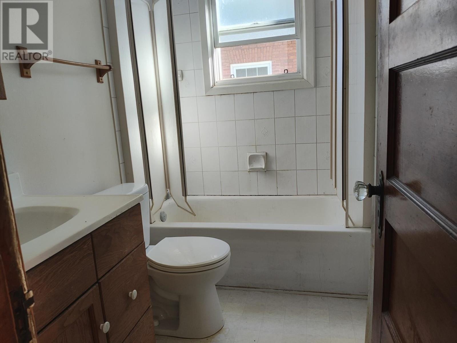 32 Carrie St, Thunder Bay, Ontario  P7A 4H8 - Photo 11 - TB253350