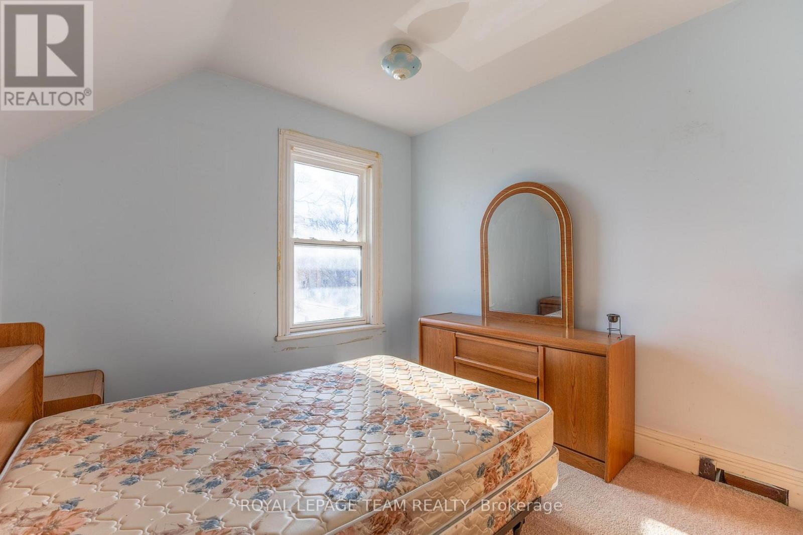 31 Daniel Street N, Arnprior, Ontario K7S 2K6 - Photo 11 - X12521220