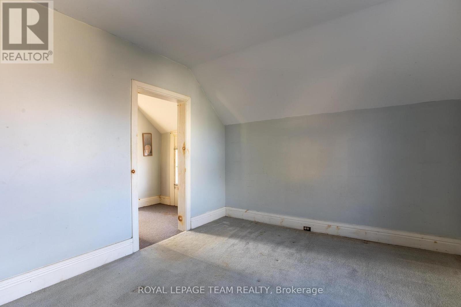 31 Daniel Street N, Arnprior, Ontario K7S 2K6 - Photo 15 - X12521220