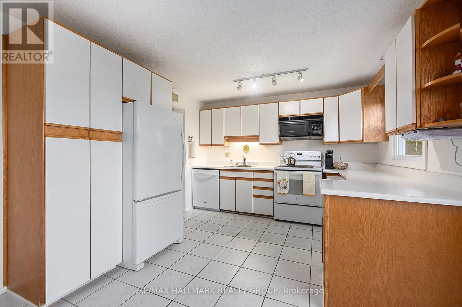 1570 Payette Drive, Ottawa, Ontario  K1E 1S9 - Photo 14 - X12521232