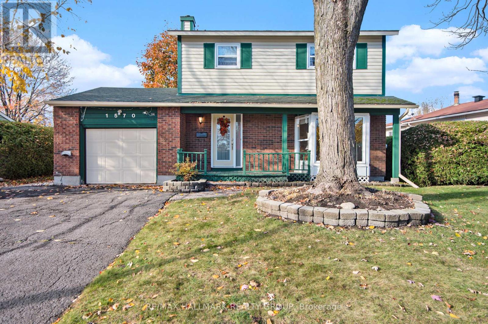 1570 Payette Drive, Ottawa, Ontario  K1E 1S9 - Photo 2 - X12521232