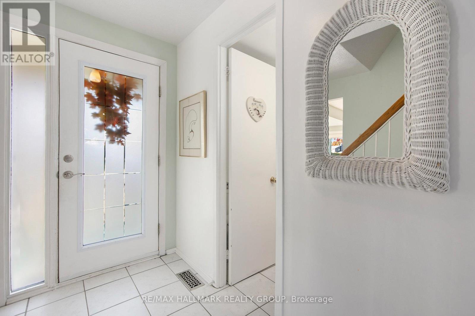 1570 Payette Drive, Ottawa, Ontario  K1E 1S9 - Photo 5 - X12521232