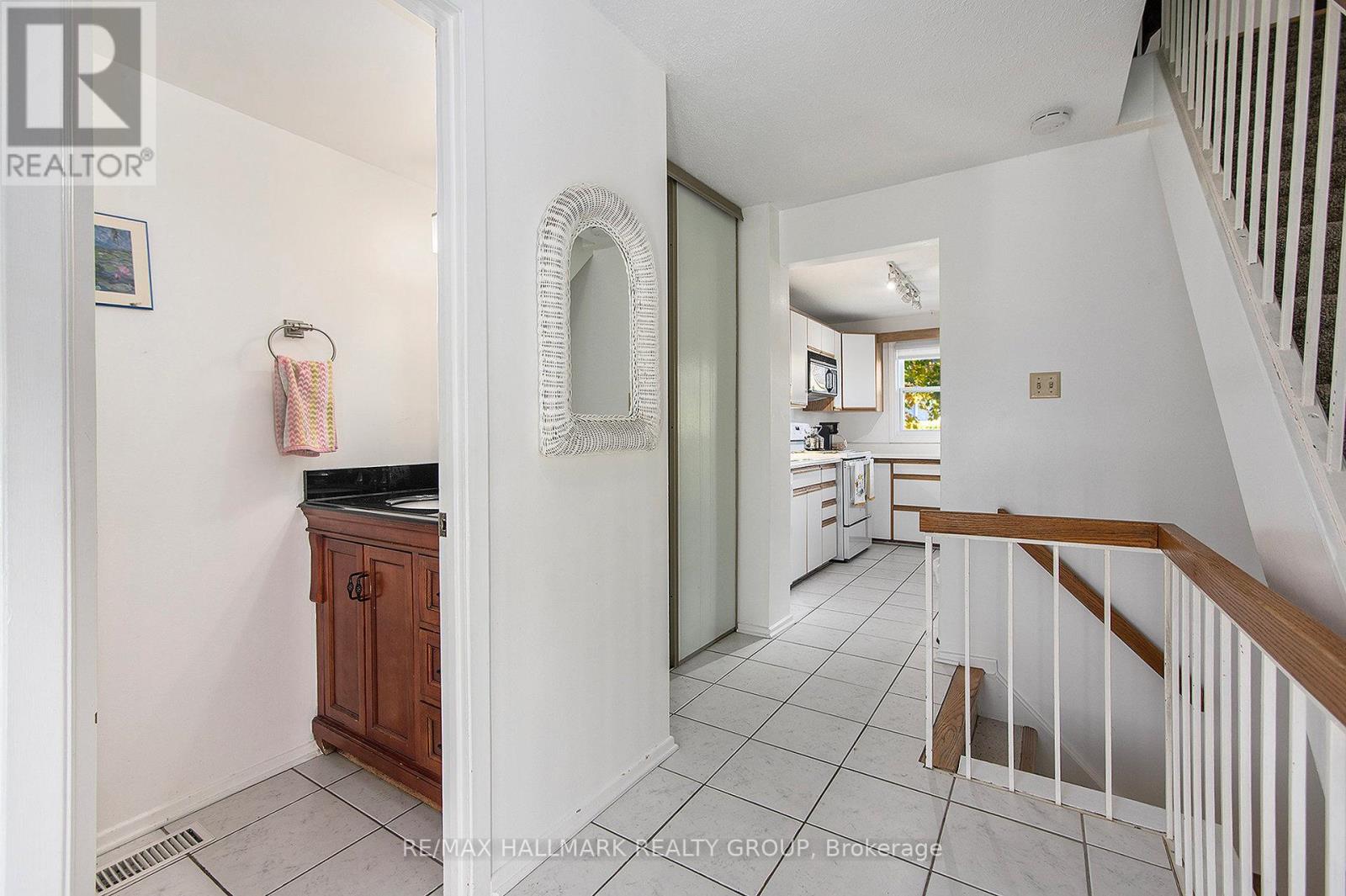 1570 Payette Drive, Ottawa, Ontario  K1E 1S9 - Photo 6 - X12521232