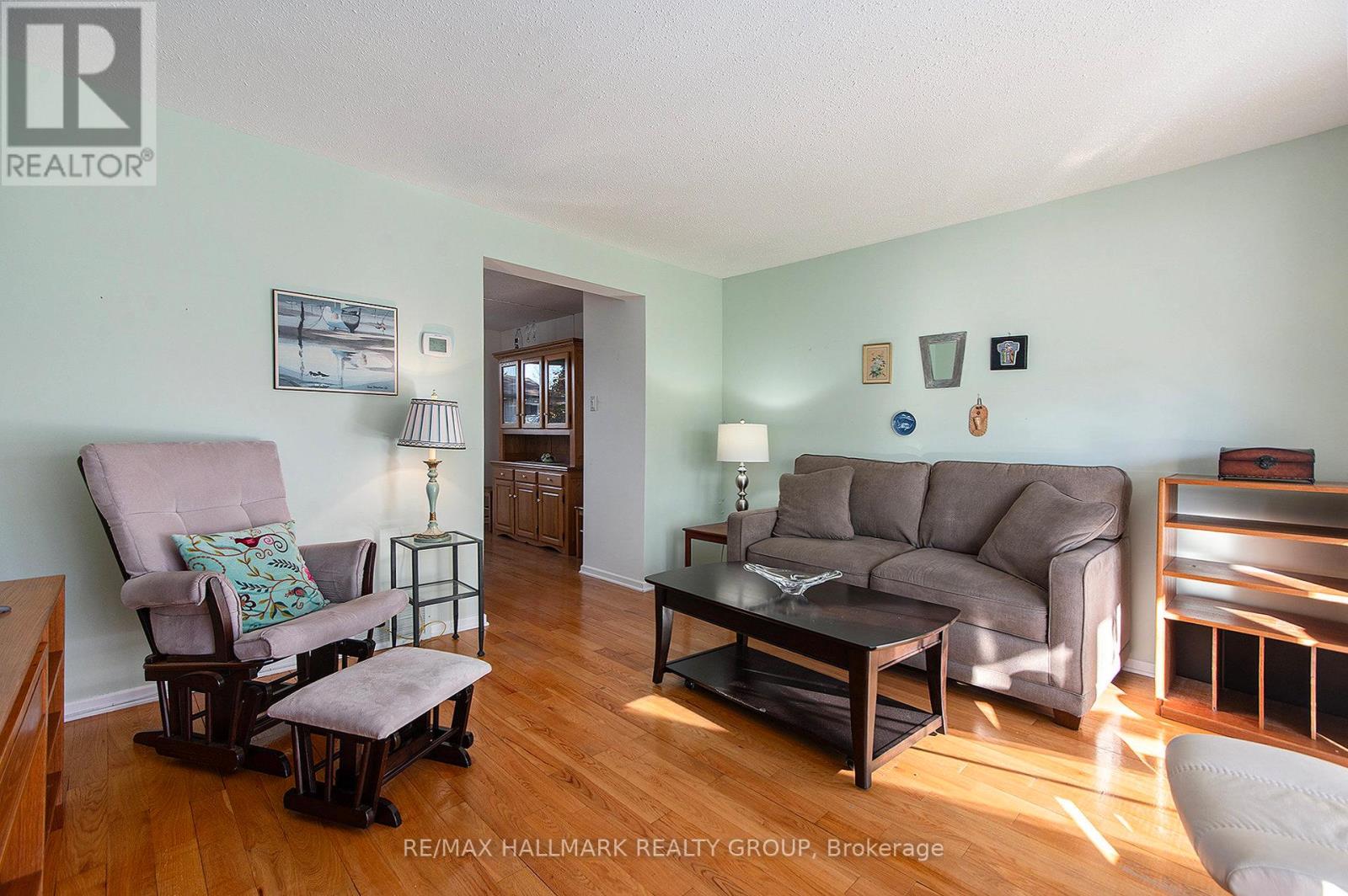 1570 Payette Drive, Ottawa, Ontario  K1E 1S9 - Photo 7 - X12521232