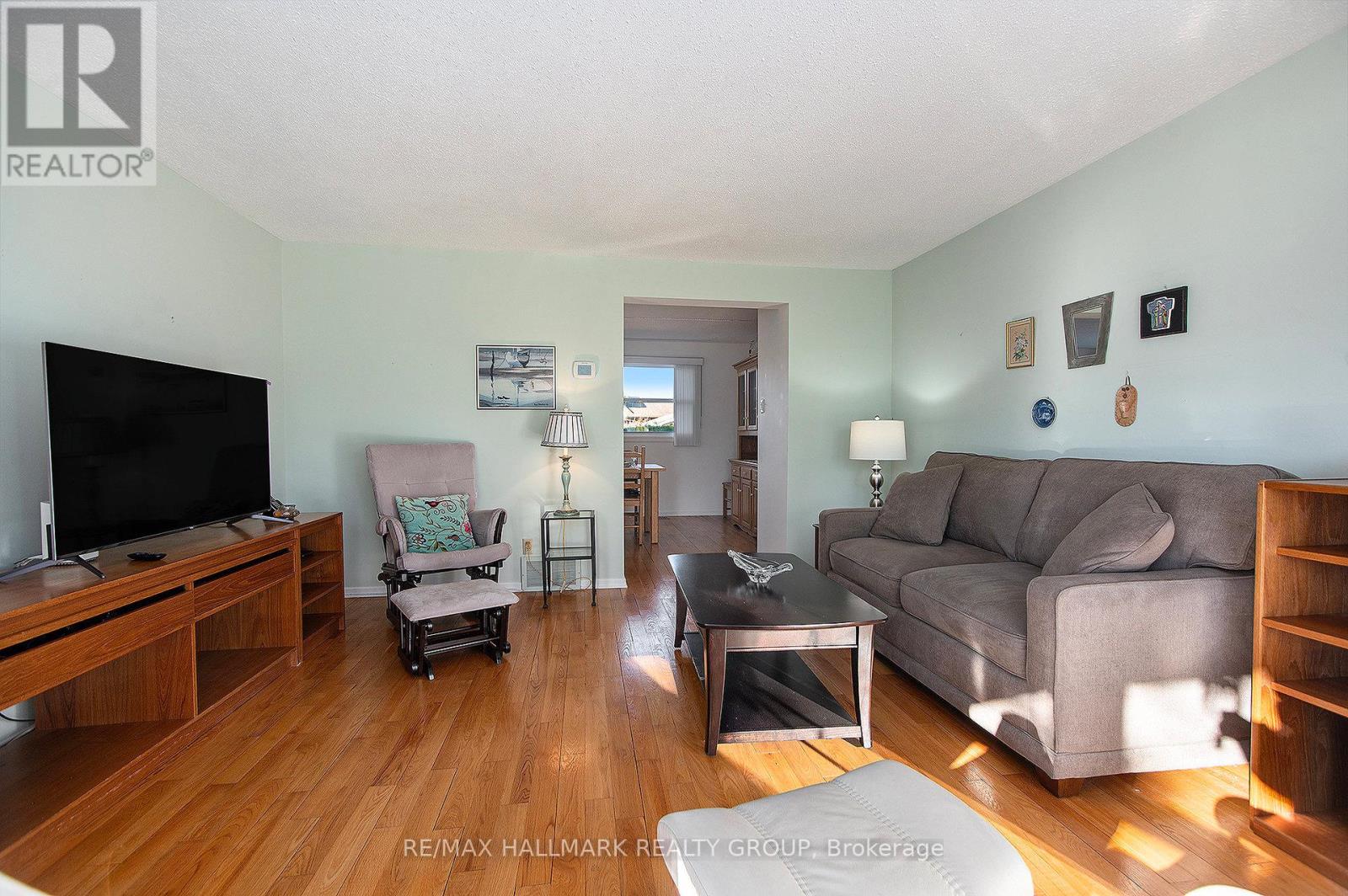 1570 Payette Drive, Ottawa, Ontario  K1E 1S9 - Photo 9 - X12521232