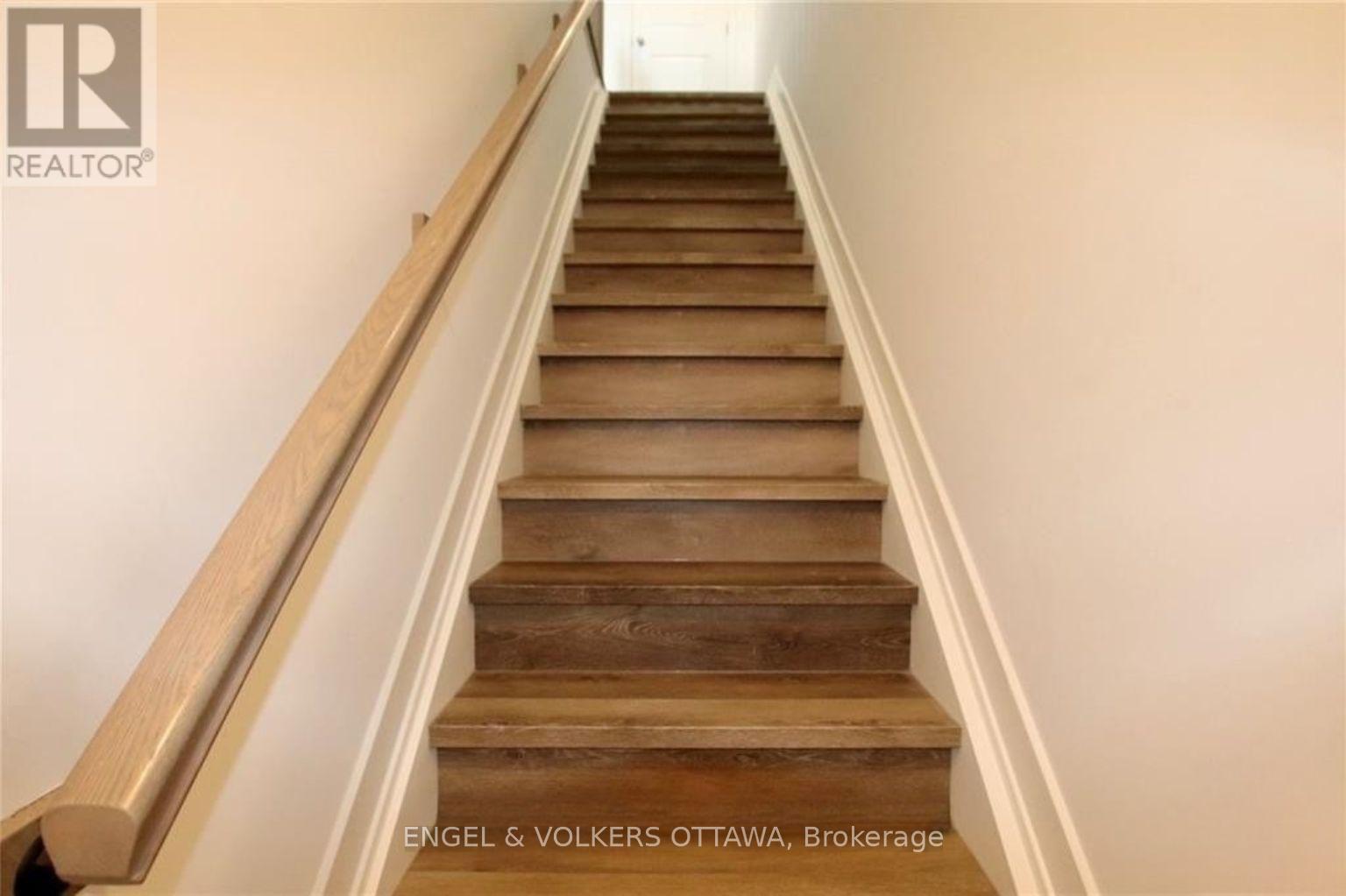 H - 380 Rolling Meadow Crescent, Ottawa, Ontario  K1W 0S1 - Photo 3 - X12521288