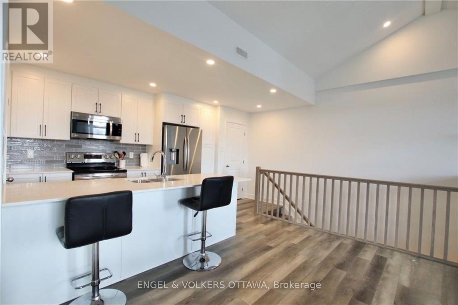 H - 380 Rolling Meadow Crescent, Ottawa, Ontario  K1W 0S1 - Photo 5 - X12521288