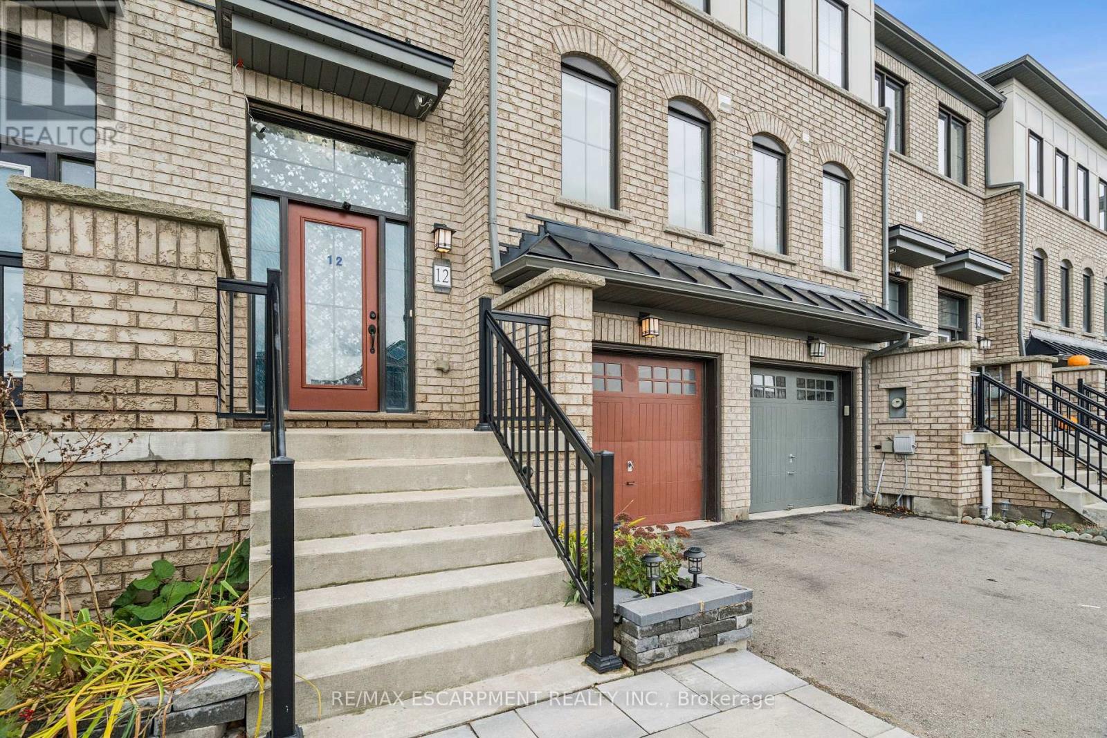 12 Crafter Crescent, Hamilton, Ontario  L8J 0H6 - Photo 3 - X12520962