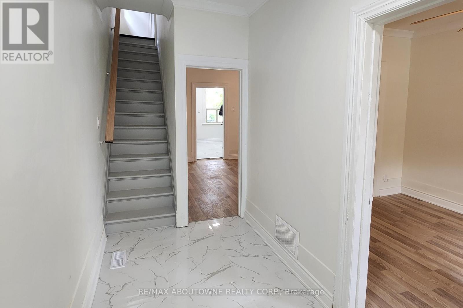 41 Somerset Avenue, Hamilton, Ontario  L8L 2L4 - Photo 3 - X12521082