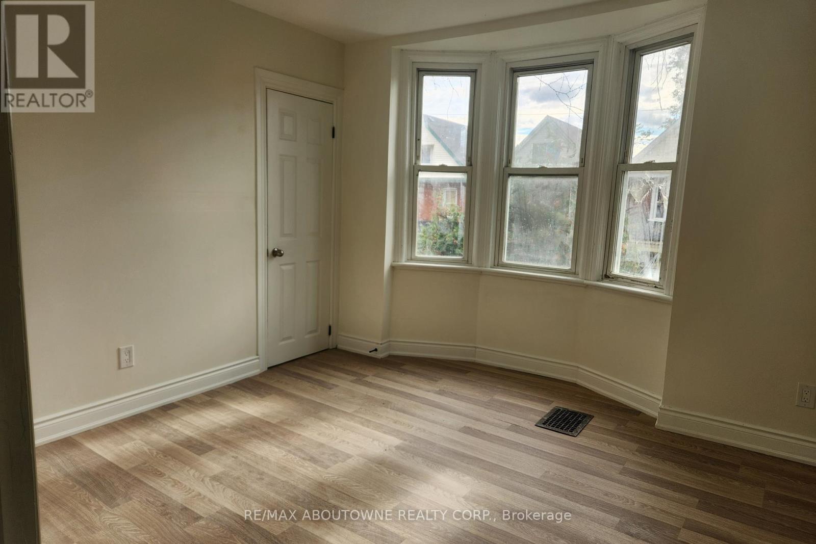 41 Somerset Avenue, Hamilton, Ontario  L8L 2L4 - Photo 9 - X12521082