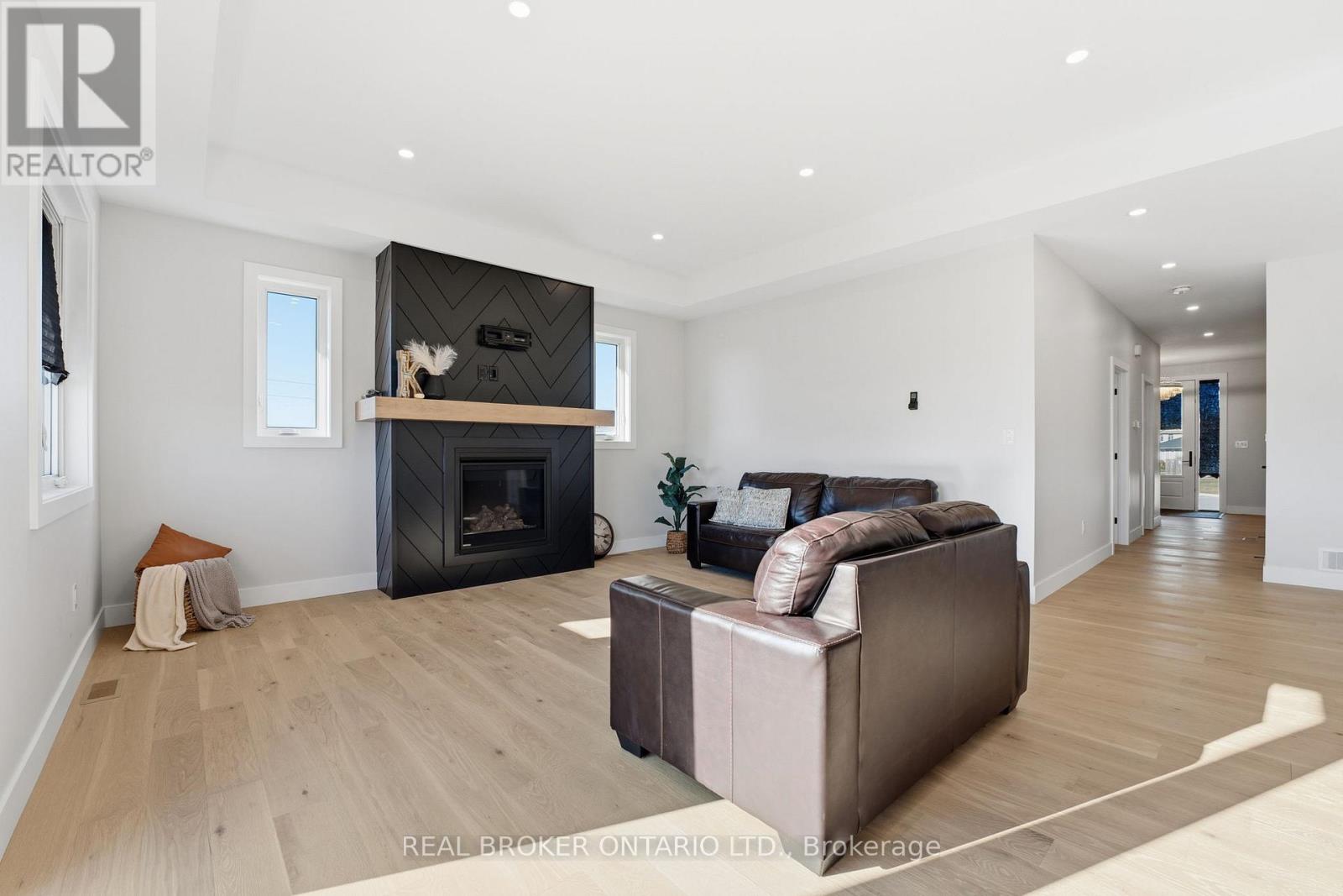 48 Rebecca Drive, Aylmer, Ontario N5H 0A1 - Photo 8 - X12521154