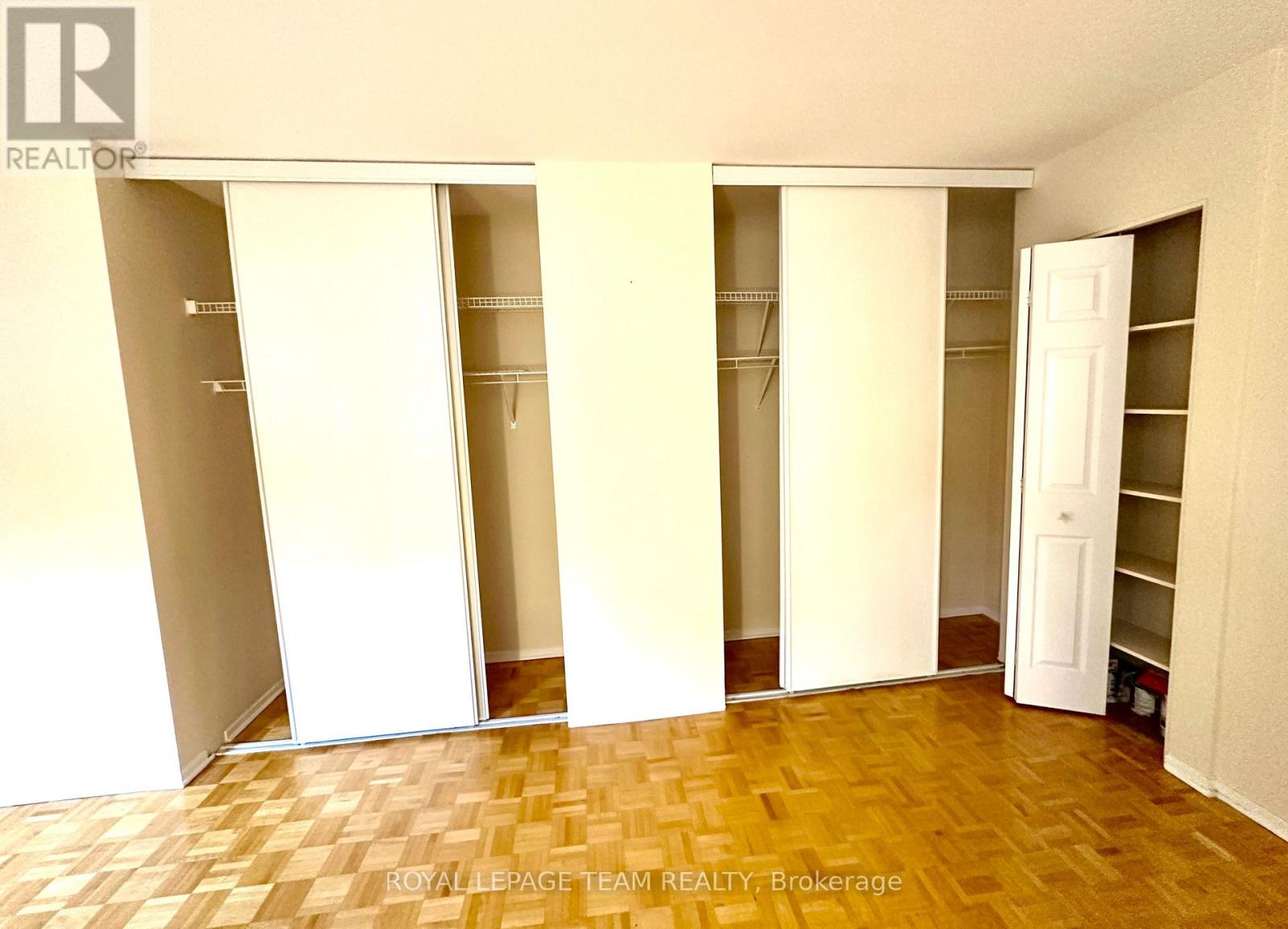 200 - 260 Brittany Drive, Ottawa, Ontario  K1K 4M2 - Photo 14 - X12475328