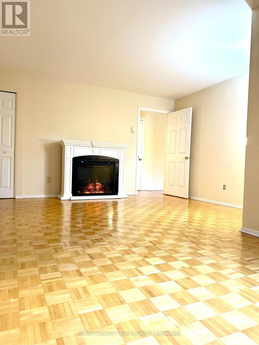 200 - 260 Brittany Drive, Ottawa, Ontario  K1K 4M2 - Photo 13 - X12475328