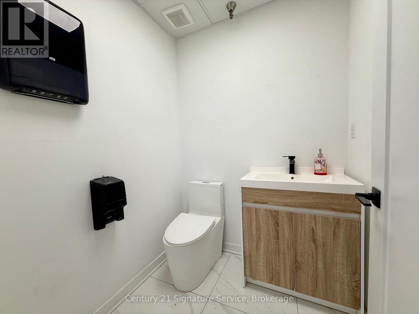 3 - 1050 Britannia Road E, Mississauga, Ontario  L4W 4N9 - Photo 13 - W12521100