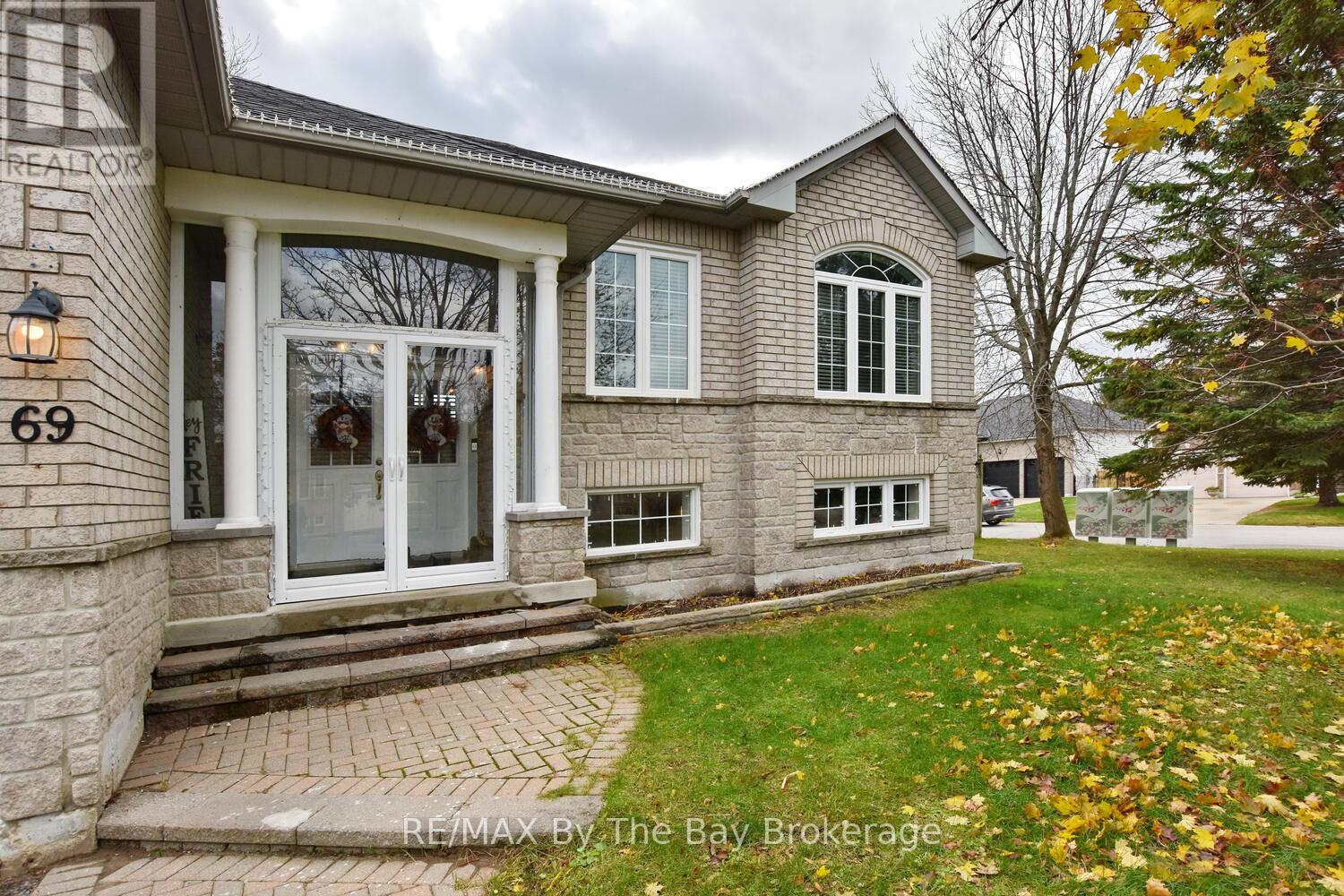 69 Caribou Trail, Wasaga Beach, Ontario L9Z 1N3 - Photo 2 - S12521292