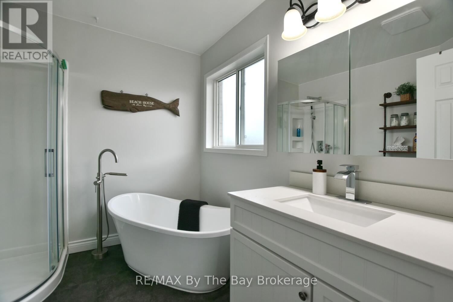 69 Caribou Trail, Wasaga Beach, Ontario L9Z 1N3 - Photo 5 - S12521292