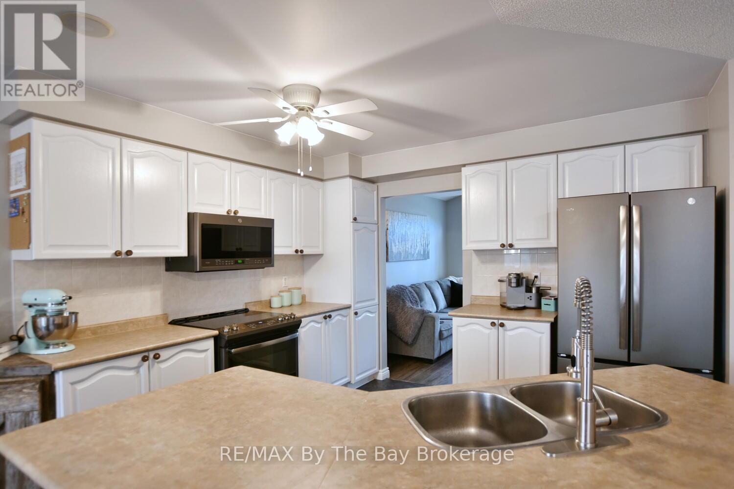 69 Caribou Trail, Wasaga Beach, Ontario L9Z 1N3 - Photo 6 - S12521292