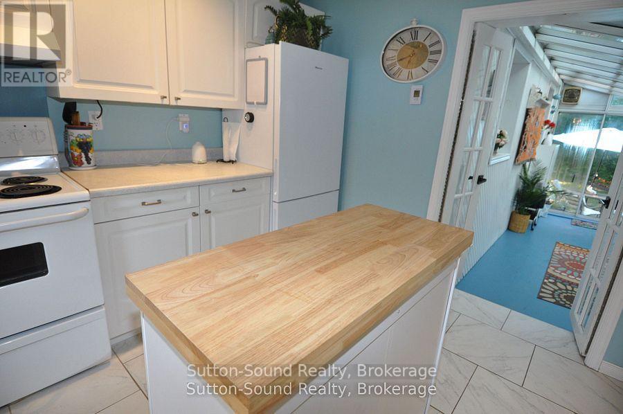 247 6th Street E, Owen Sound, Ontario N4K 1E8 - Photo 11 - X12521222