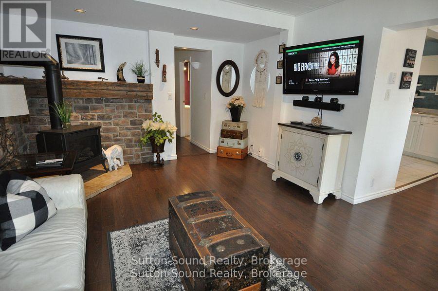 247 6th Street E, Owen Sound, Ontario N4K 1E8 - Photo 3 - X12521222