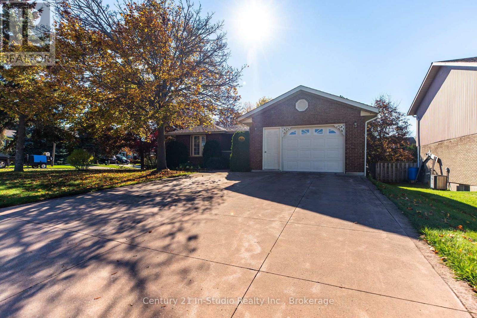 750 Baird Street, Kincardine, Ontario N2Z 1M3 - Photo 3 - X12521310