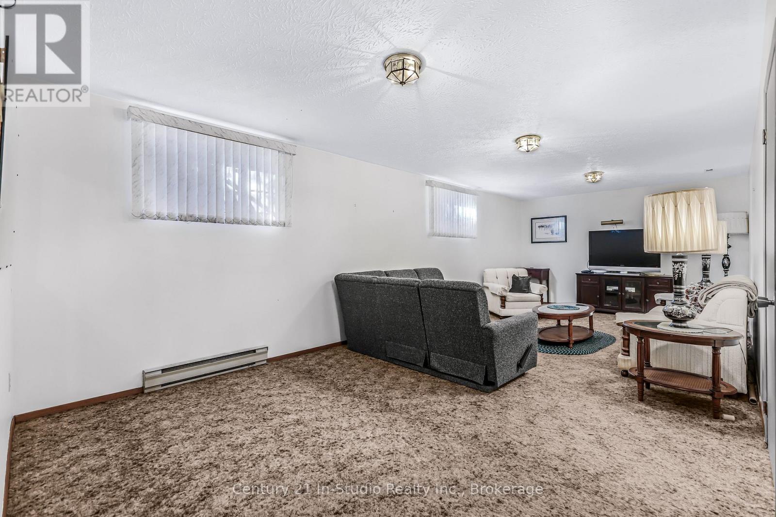 750 Baird Street, Kincardine, Ontario N2Z 1M3 - Photo 34 - X12521310