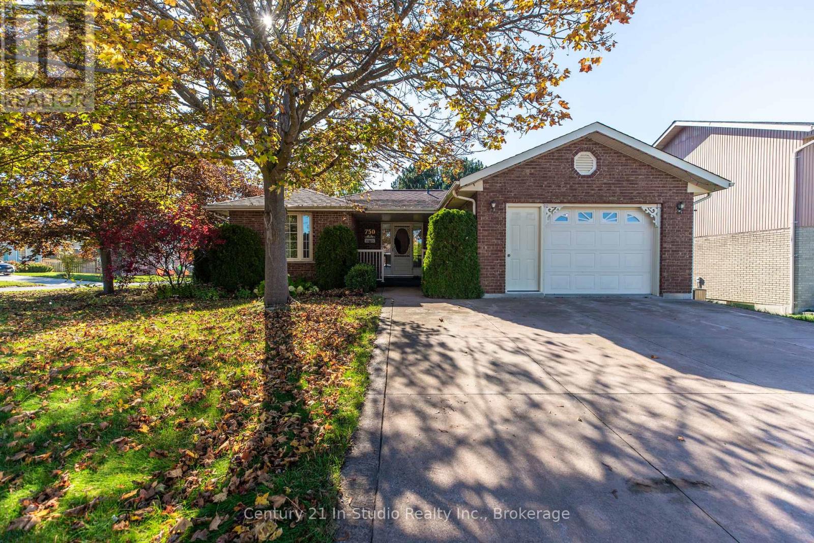 750 Baird Street, Kincardine, Ontario N2Z 1M3 - Photo 4 - X12521310