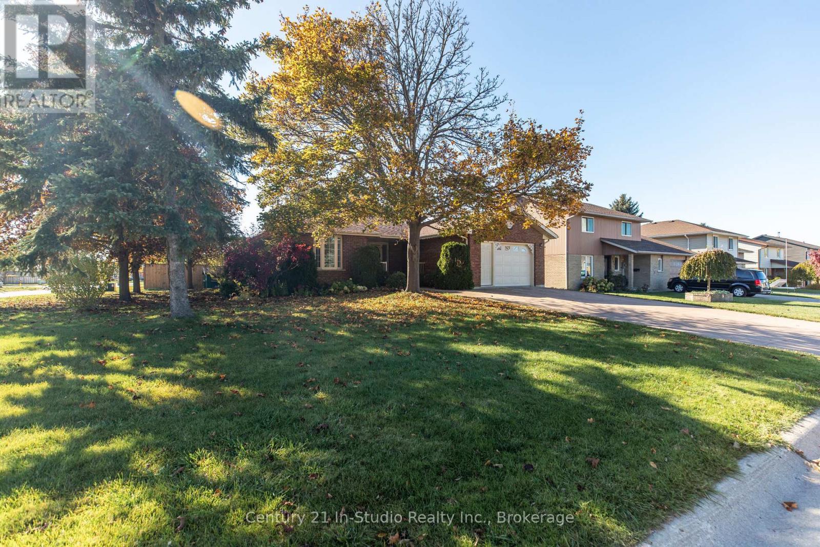 750 Baird Street, Kincardine, Ontario N2Z 1M3 - Photo 6 - X12521310