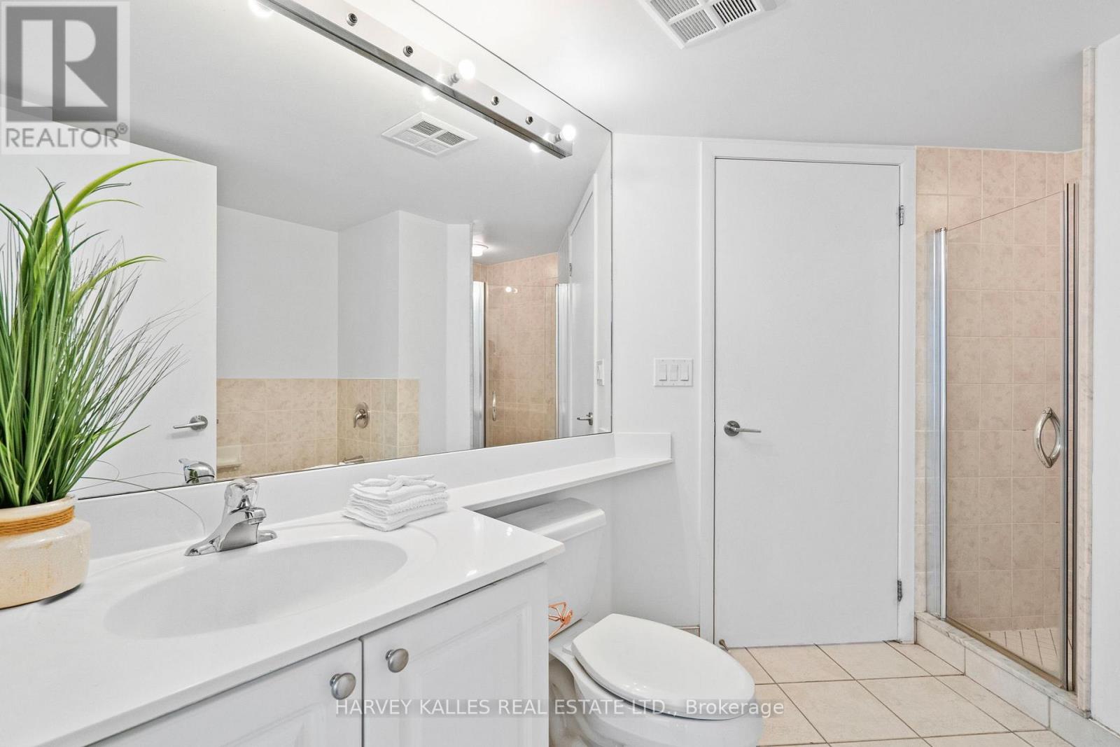 1608 - 219 Fort York Boulevard, Toronto (Niagara), Ontario  M5V 1B1 - Photo 21 - C12484184