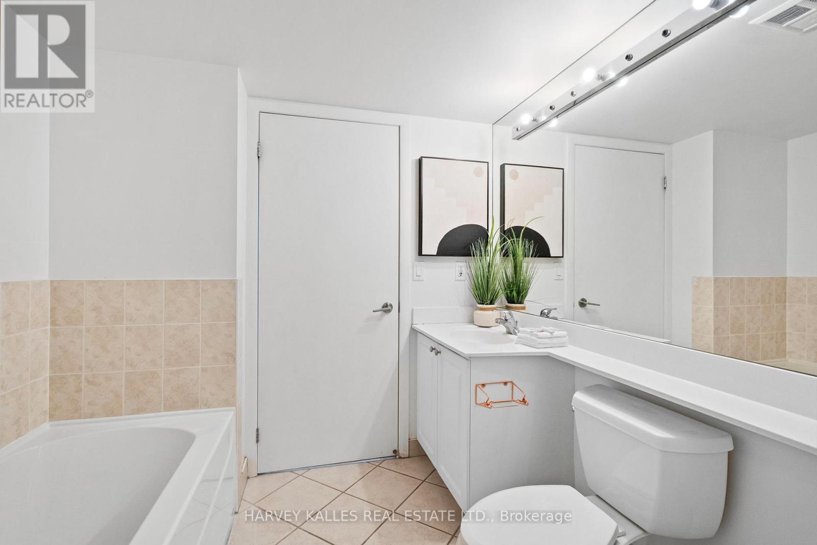 1608 - 219 Fort York Boulevard, Toronto (Niagara), Ontario  M5V 1B1 - Photo 22 - C12484184