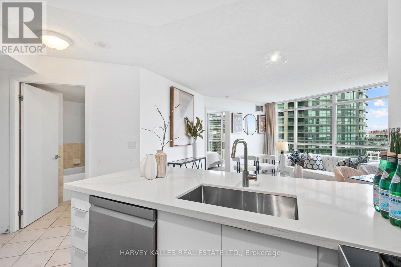 1608 - 219 Fort York Boulevard, Toronto (Niagara), Ontario  M5V 1B1 - Photo 8 - C12484184