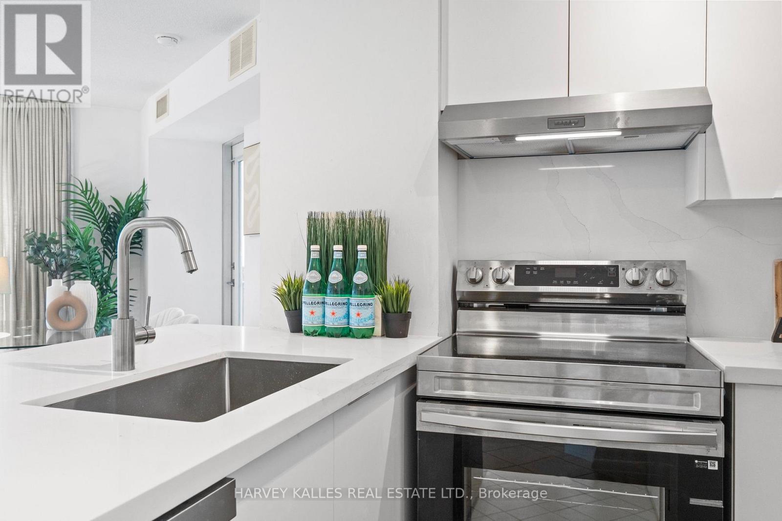 1608 - 219 Fort York Boulevard, Toronto (Niagara), Ontario  M5V 1B1 - Photo 9 - C12484184