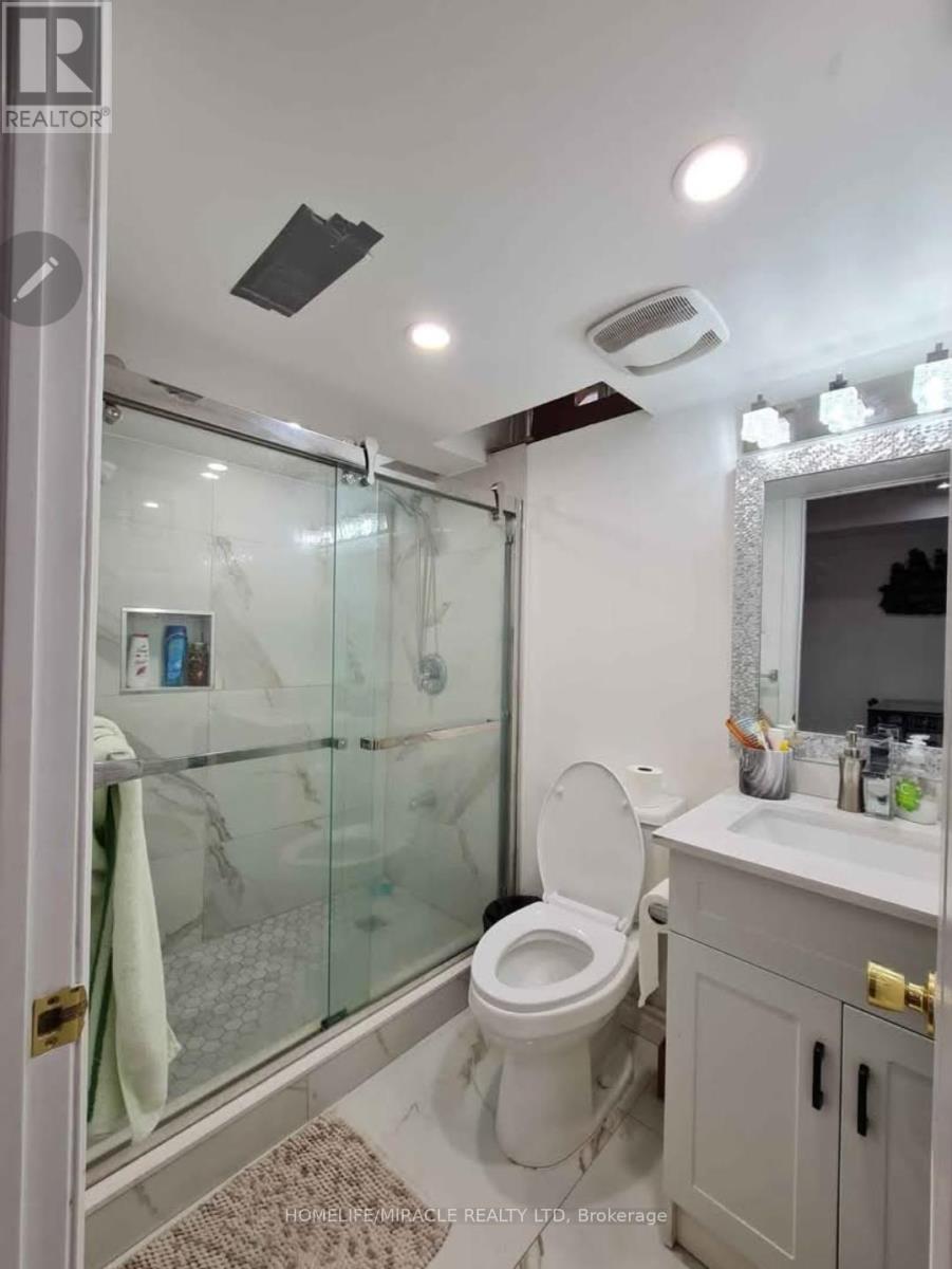 7153 Village Walk, Mississauga, Ontario  L5W 1X2 - Photo 12 - W12520034