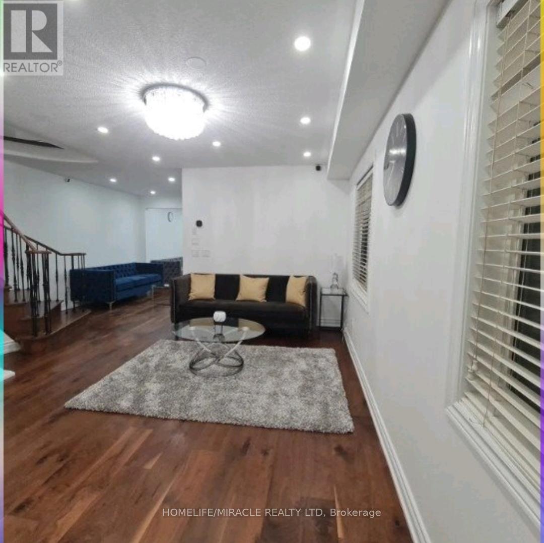 7153 Village Walk, Mississauga, Ontario  L5W 1X2 - Photo 4 - W12520034