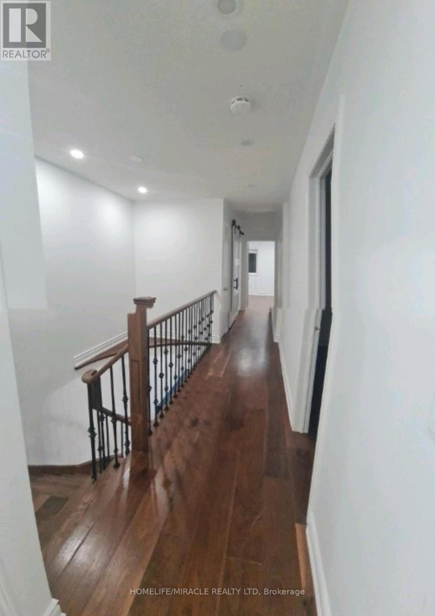 7153 Village Walk, Mississauga, Ontario  L5W 1X2 - Photo 8 - W12520034