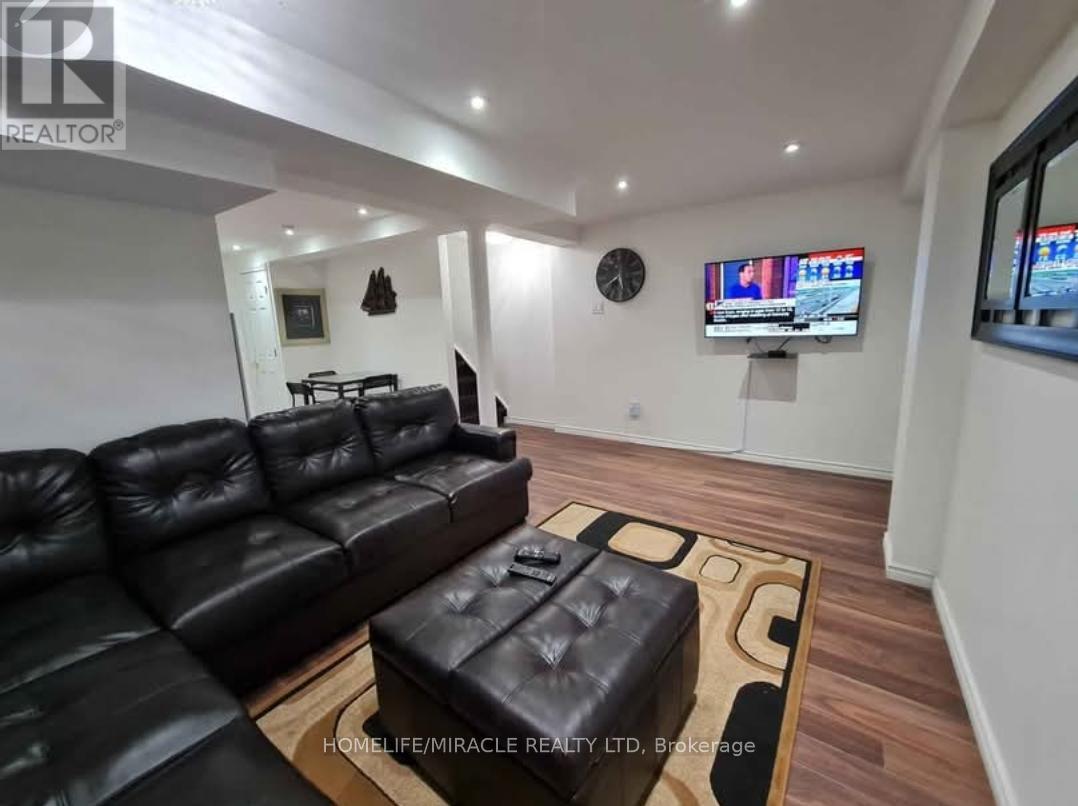 7153 Village Walk, Mississauga, Ontario  L5W 1X2 - Photo 14 - W12520034