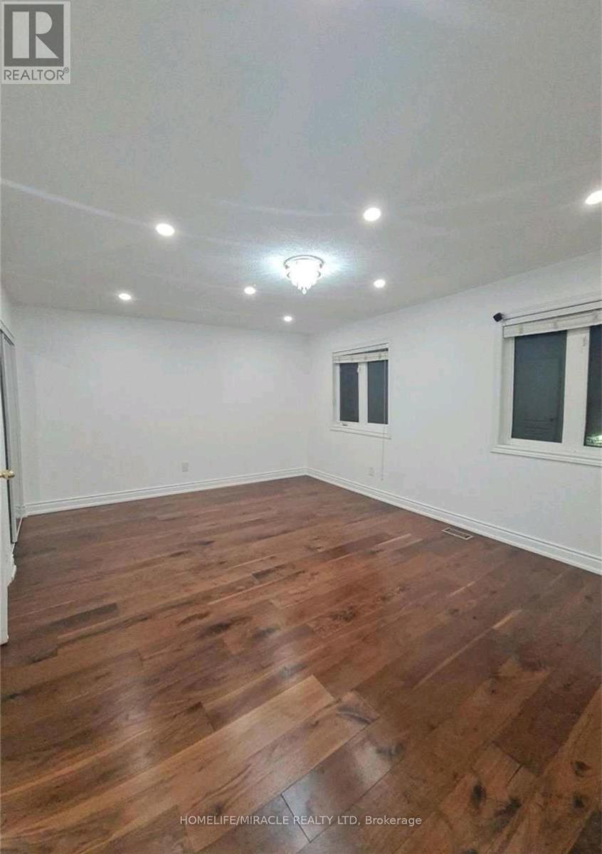 7153 Village Walk, Mississauga, Ontario  L5W 1X2 - Photo 9 - W12520034