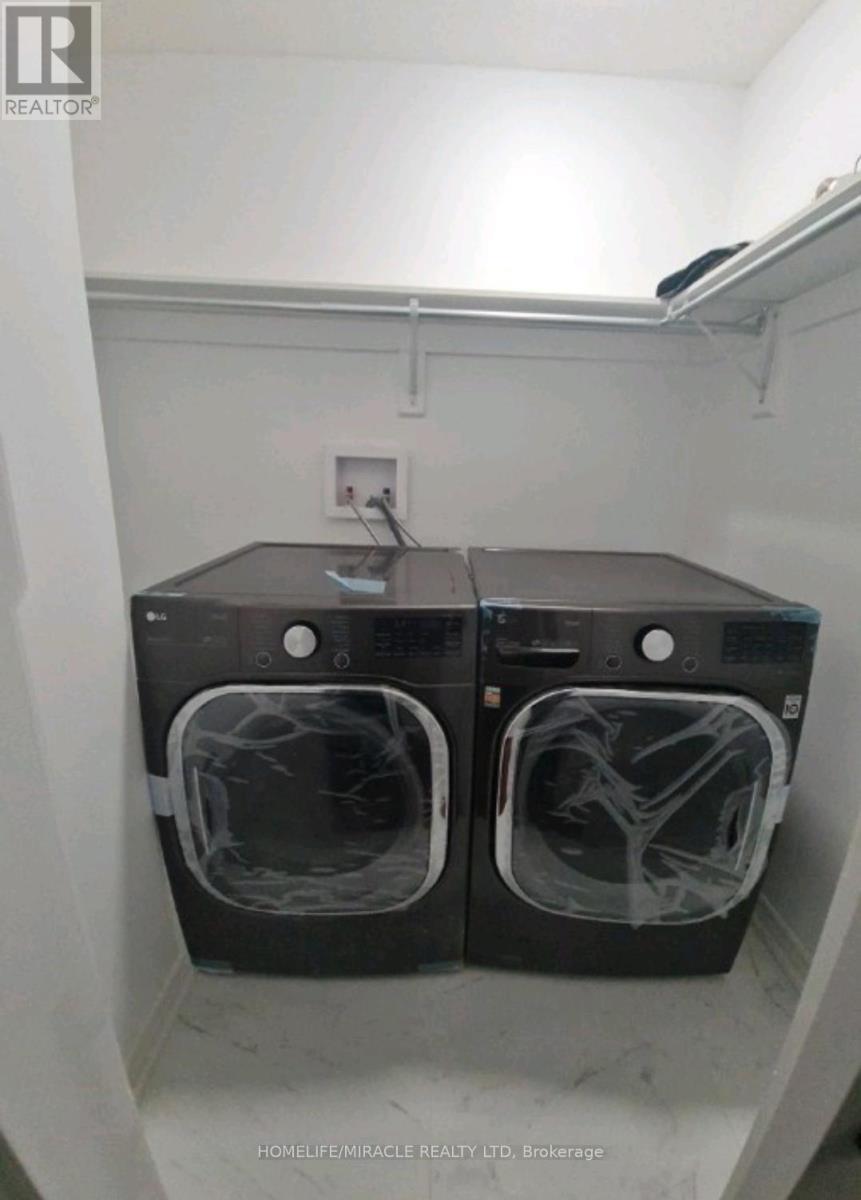 7153 Village Walk, Mississauga, Ontario  L5W 1X2 - Photo 6 - W12520034