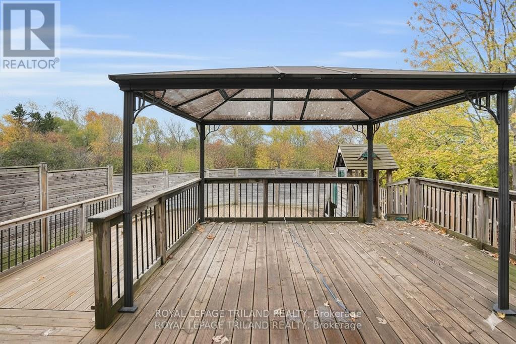 1862 Cherrywood Trail, London North, Ontario N6H 0E1 - Photo 35 - X12511144