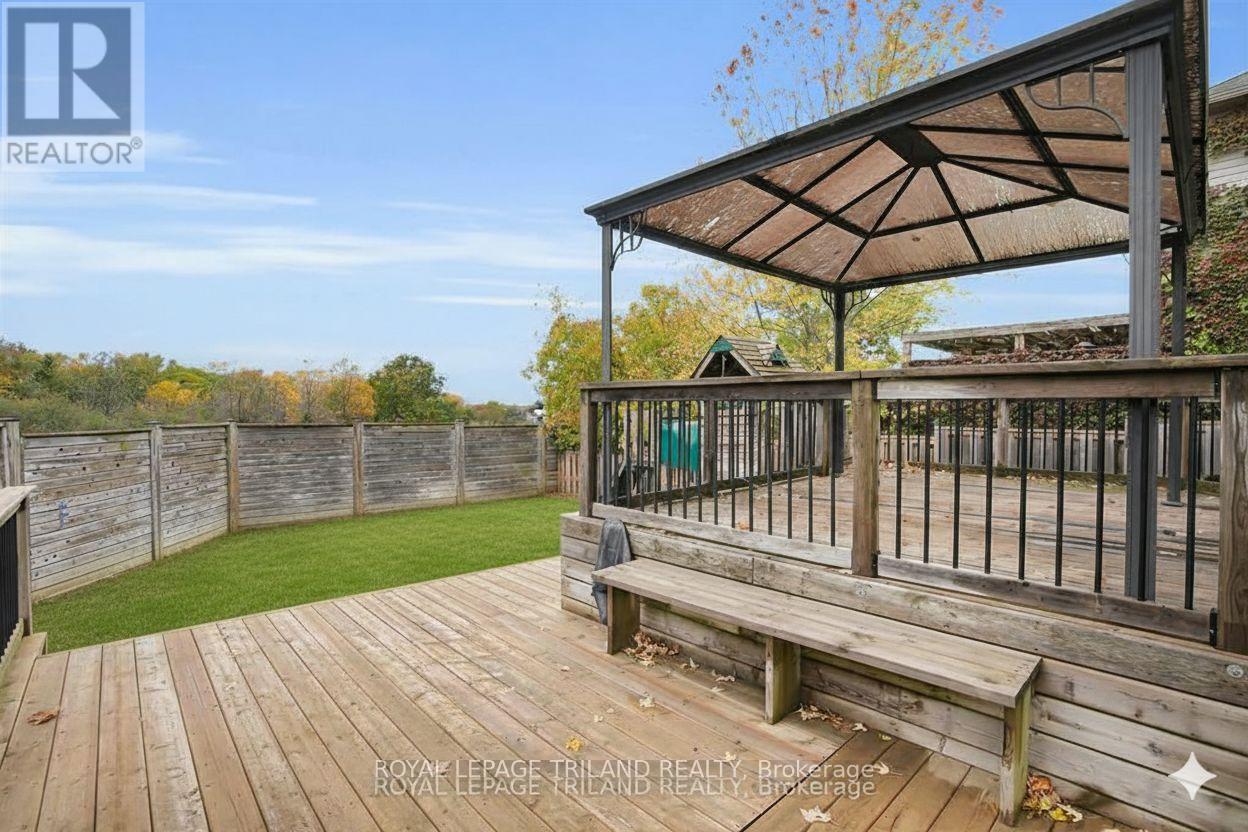 1862 Cherrywood Trail, London North, Ontario N6H 0E1 - Photo 37 - X12511144