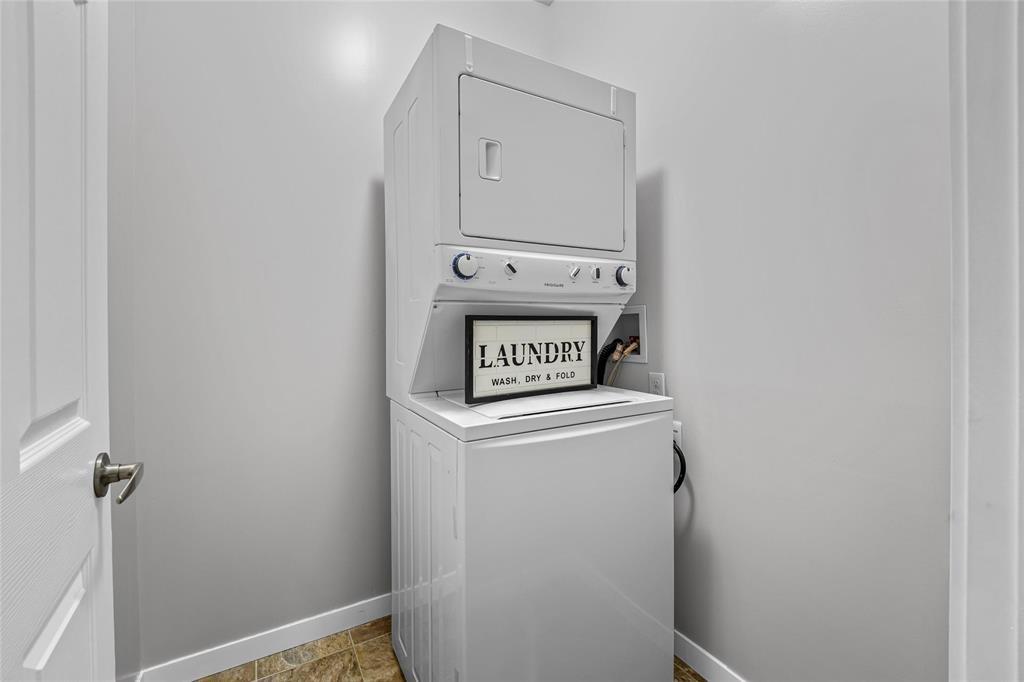 902 25 Tim Sale Drive, Winnipeg, Manitoba  R3Y 0P7 - Photo 2 - 202527968