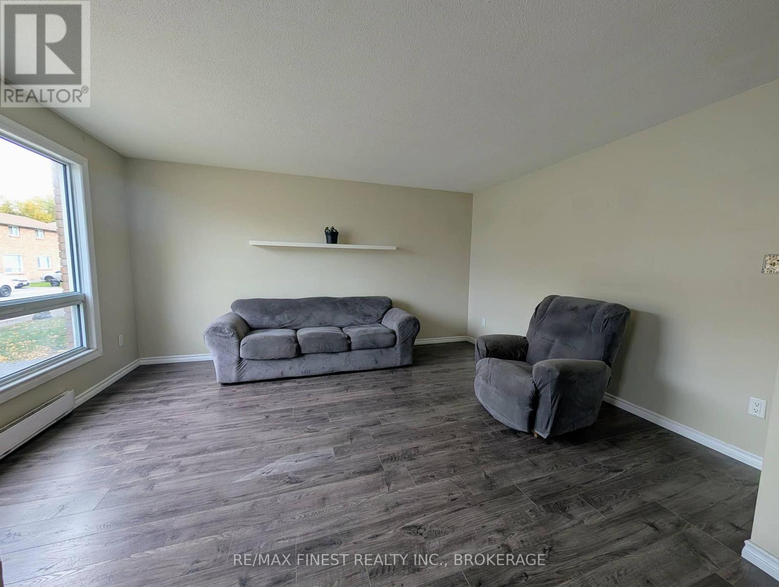 2 Rosemund Crescent, Kingston, Ontario  K7M 6Z3 - Photo 2 - X12521500