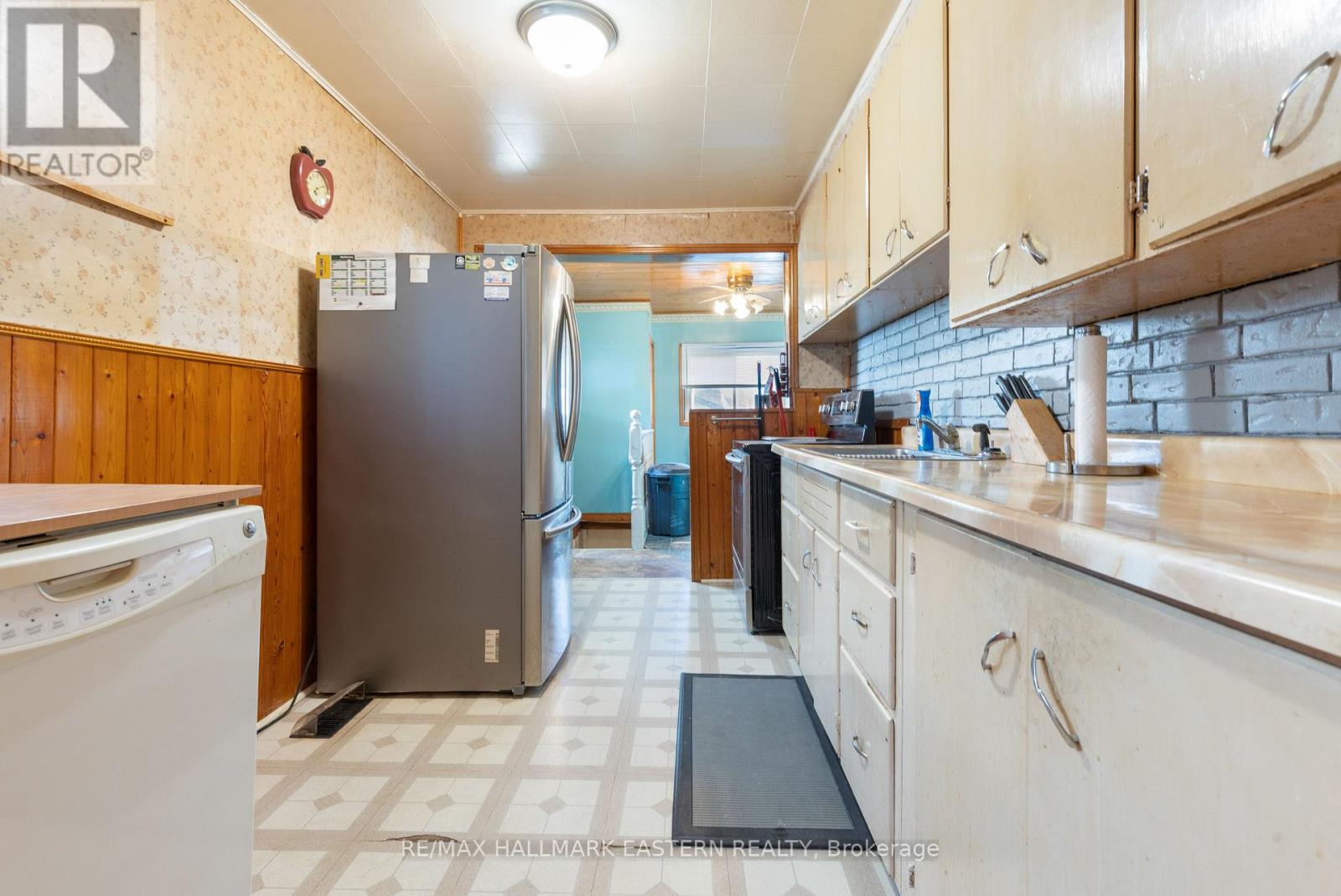 7 Wallace Street, Peterborough, Ontario K9H 1A8 - Photo 10 - X12521396