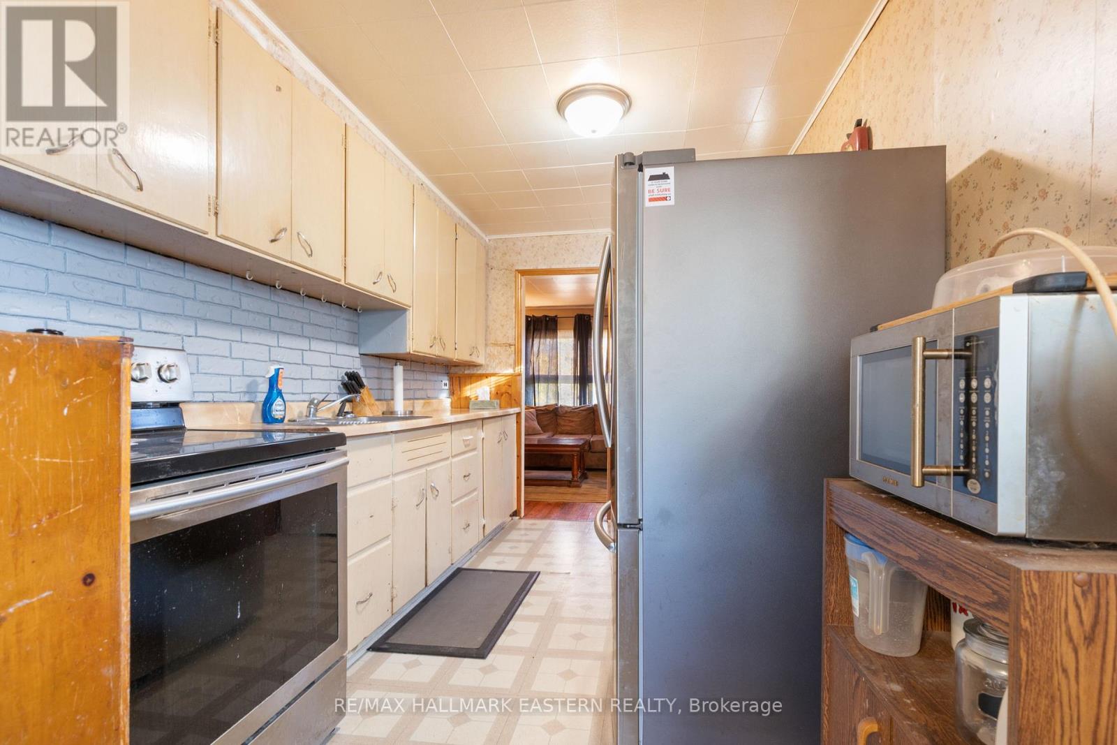 7 Wallace Street, Peterborough, Ontario K9H 1A8 - Photo 11 - X12521396