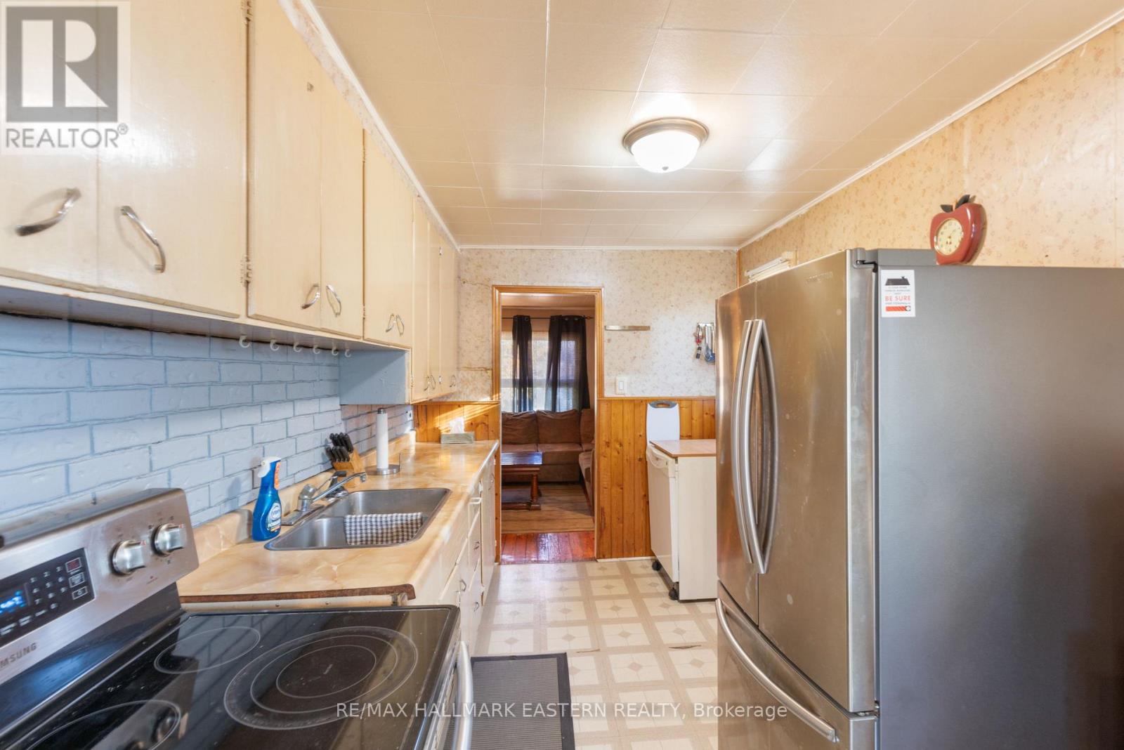 7 Wallace Street, Peterborough, Ontario K9H 1A8 - Photo 12 - X12521396